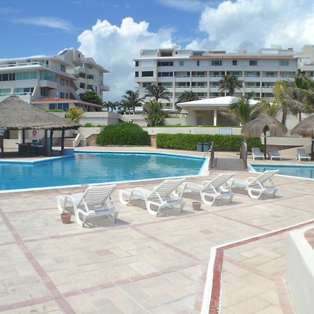 Brisas 10 Beachside Suites Канкун Екстер'єр фото