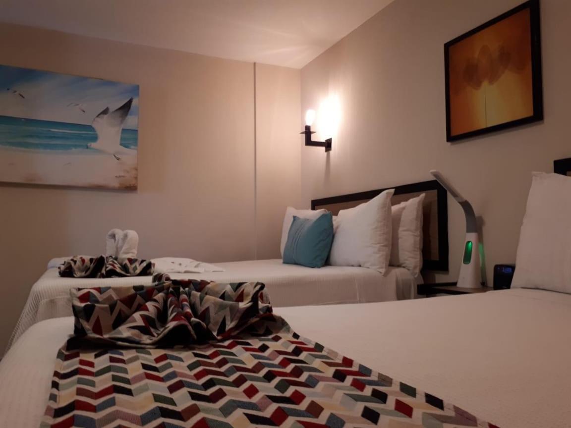 Brisas 10 Beachside Suites Канкун Екстер'єр фото