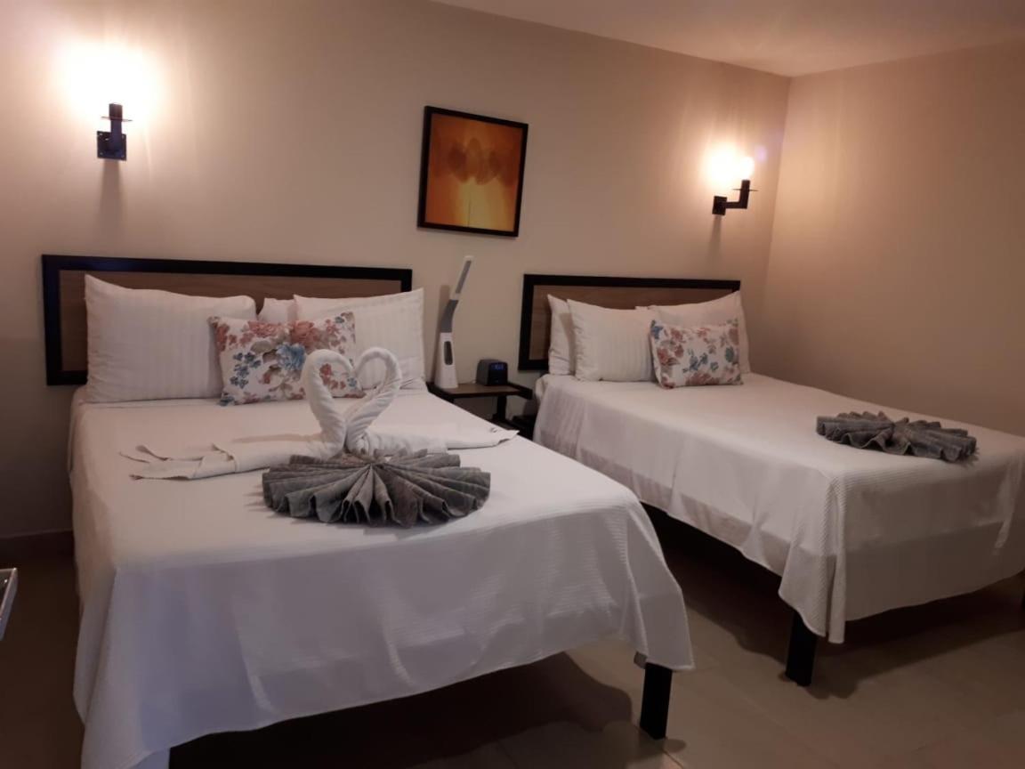 Brisas 10 Beachside Suites Канкун Екстер'єр фото