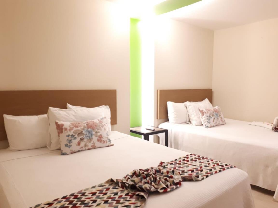 Brisas 10 Beachside Suites Канкун Екстер'єр фото