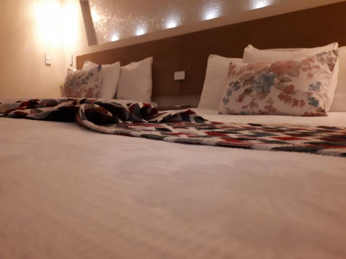 Brisas 10 Beachside Suites Канкун Екстер'єр фото