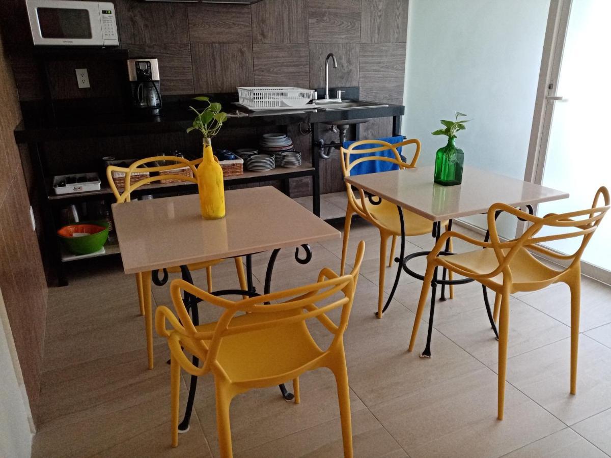 Brisas 10 Beachside Suites Канкун Екстер'єр фото
