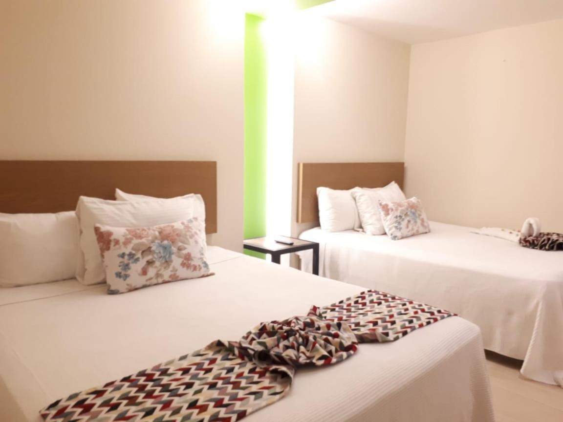 Brisas 10 Beachside Suites Канкун Екстер'єр фото