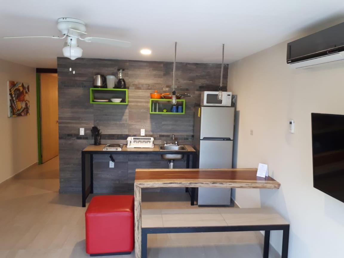 Brisas 10 Beachside Suites Канкун Екстер'єр фото