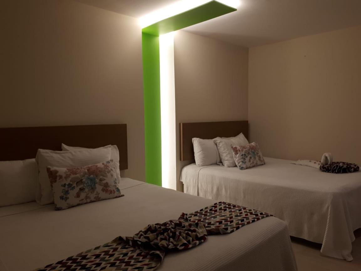 Brisas 10 Beachside Suites Канкун Екстер'єр фото