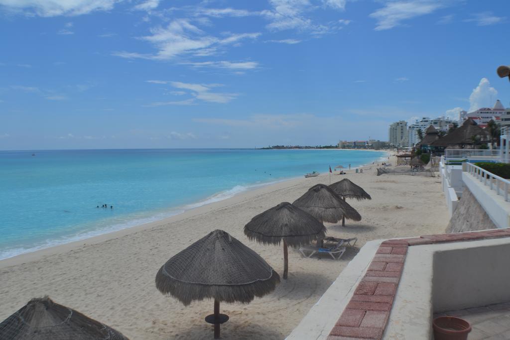 Brisas 10 Beachside Suites Канкун Екстер'єр фото