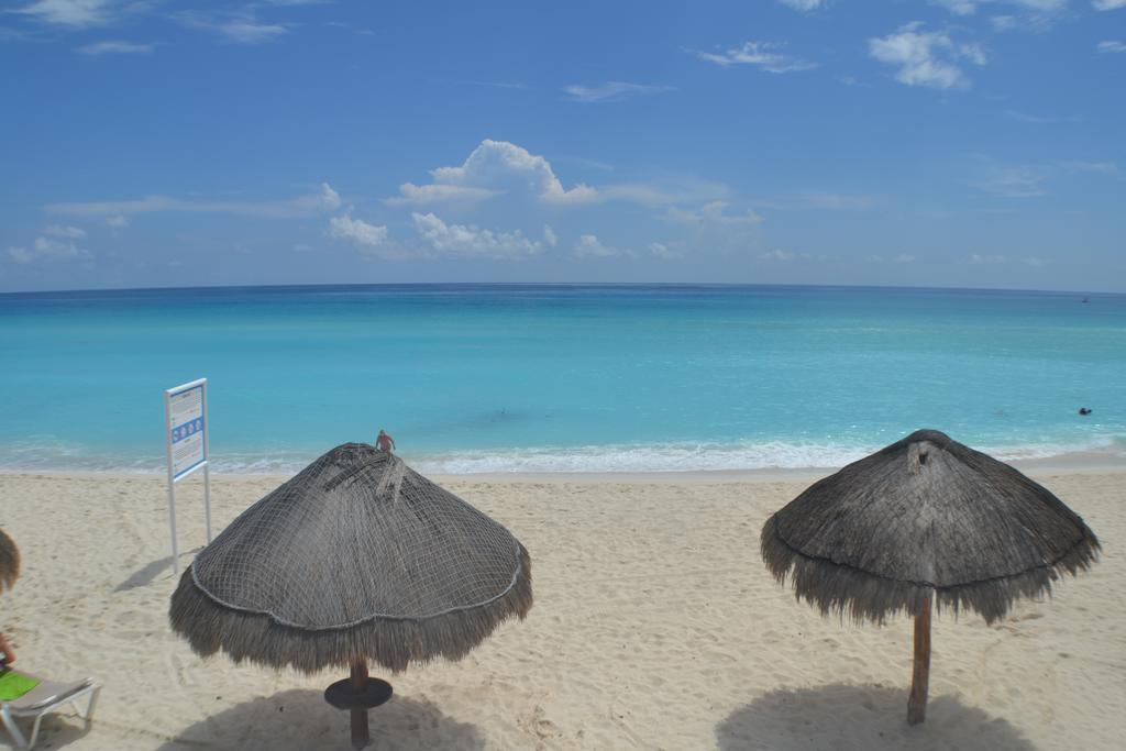 Brisas 10 Beachside Suites Канкун Екстер'єр фото
