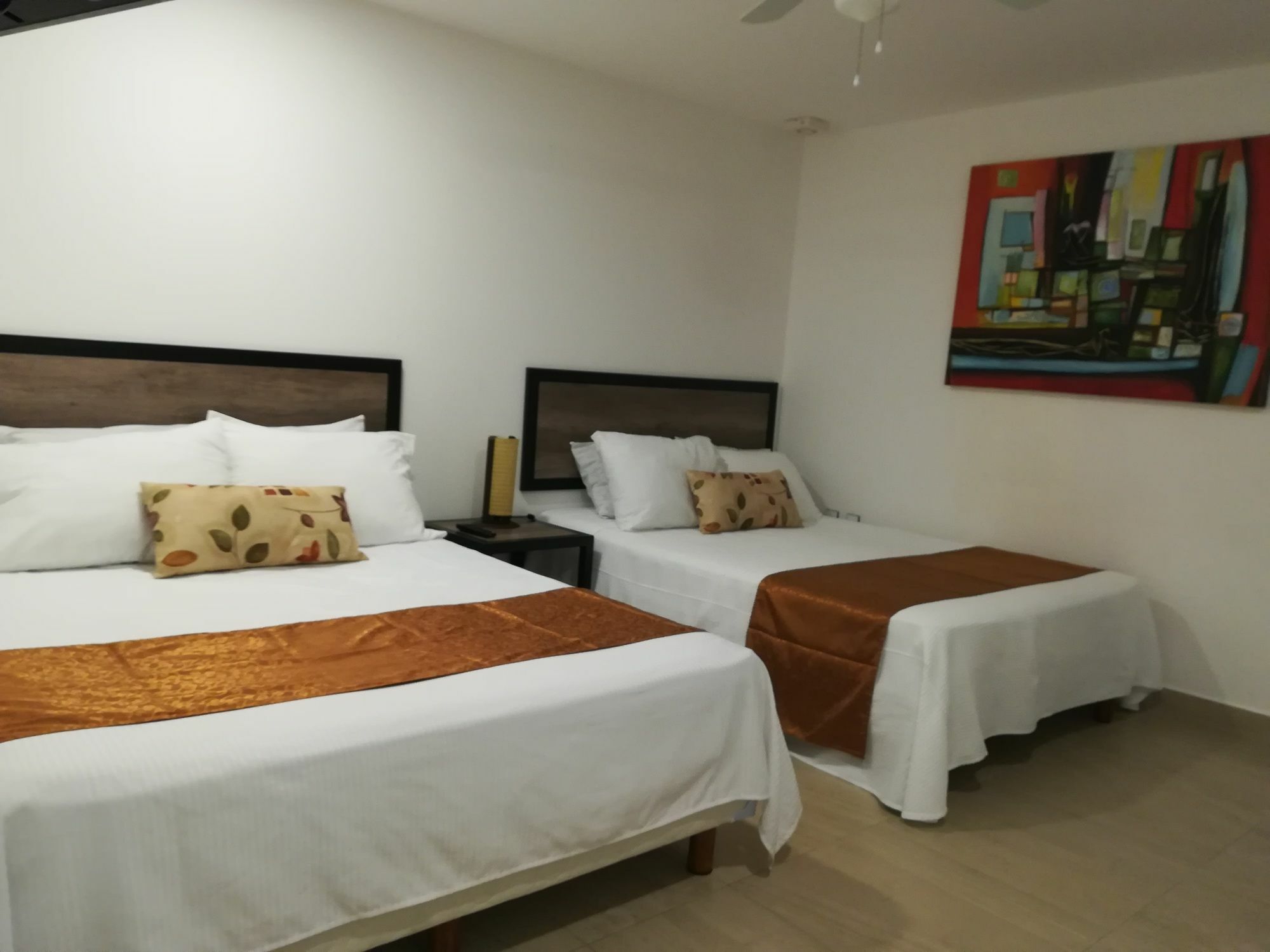 Brisas 10 Beachside Suites Канкун Екстер'єр фото