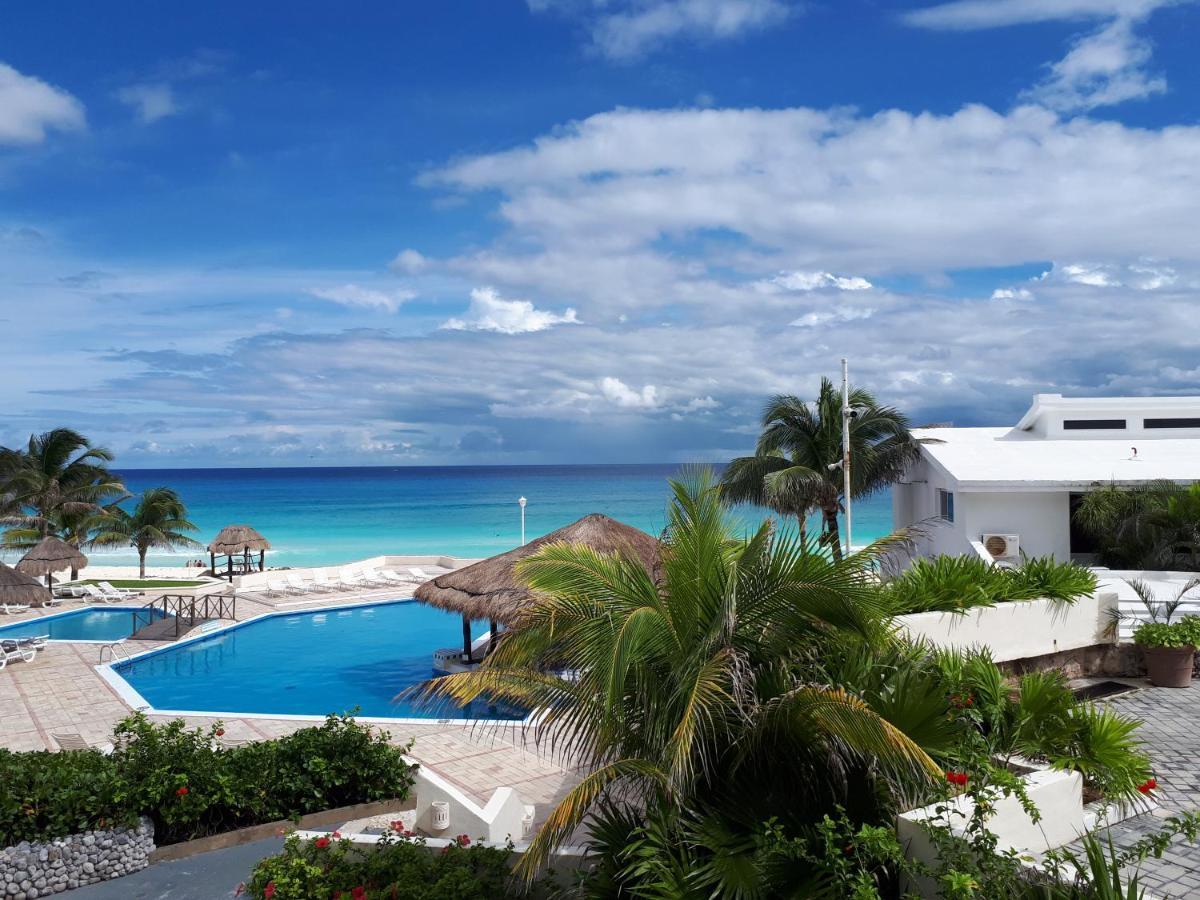 Brisas 10 Beachside Suites Канкун Екстер'єр фото