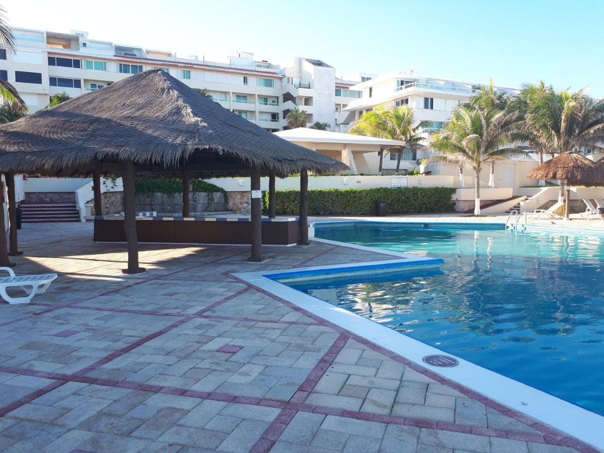 Brisas 10 Beachside Suites Канкун Екстер'єр фото