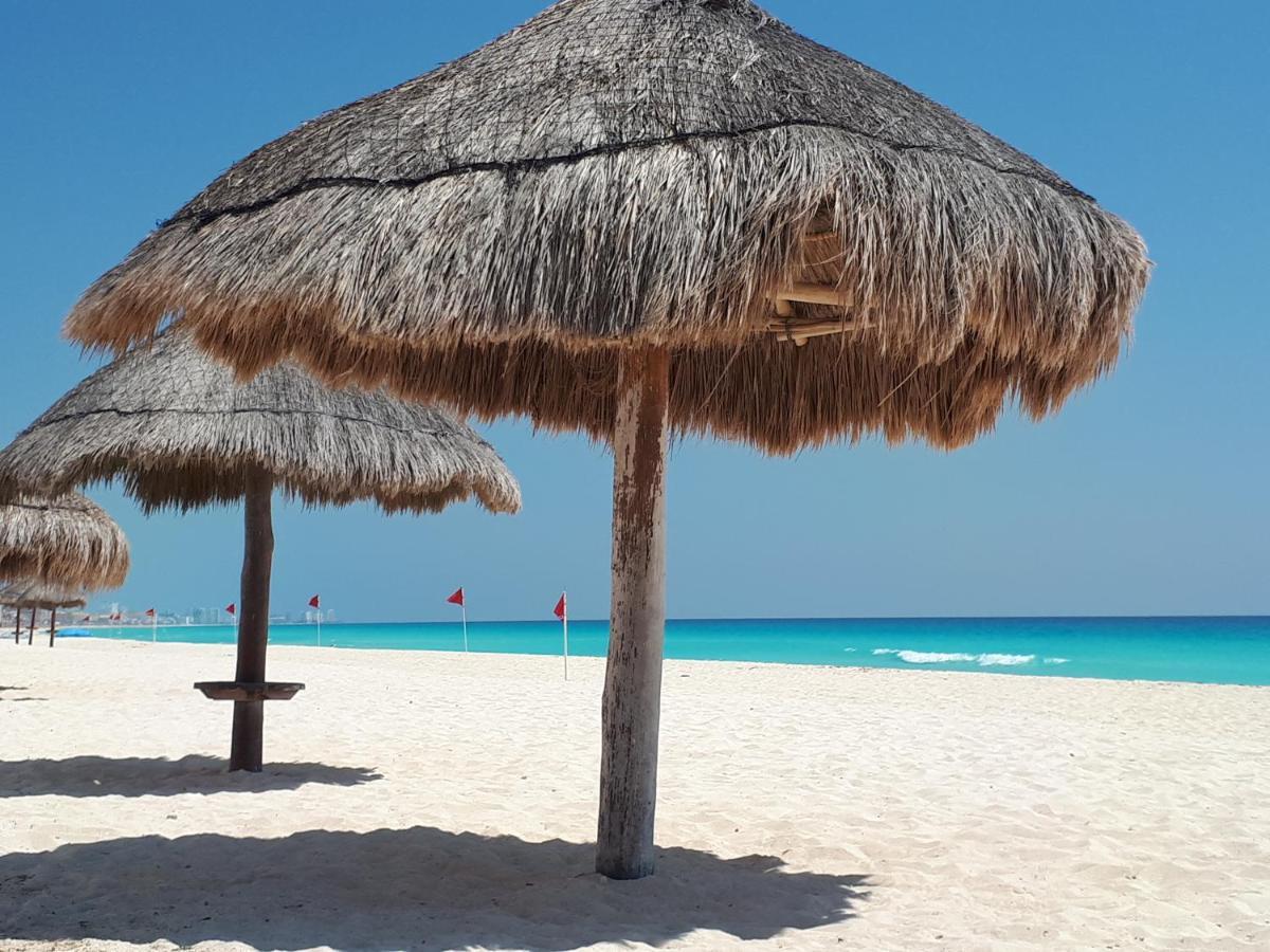 Brisas 10 Beachside Suites Канкун Екстер'єр фото