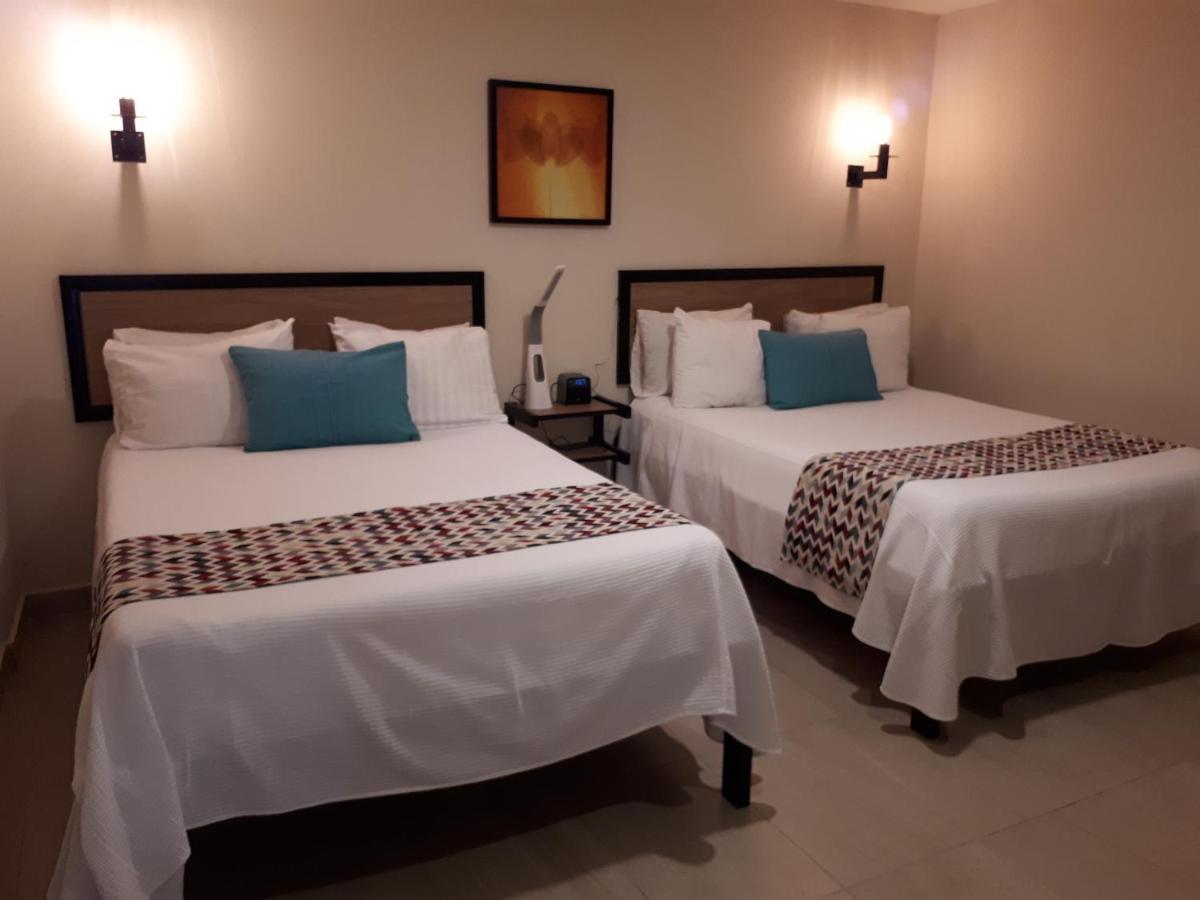 Brisas 10 Beachside Suites Канкун Екстер'єр фото