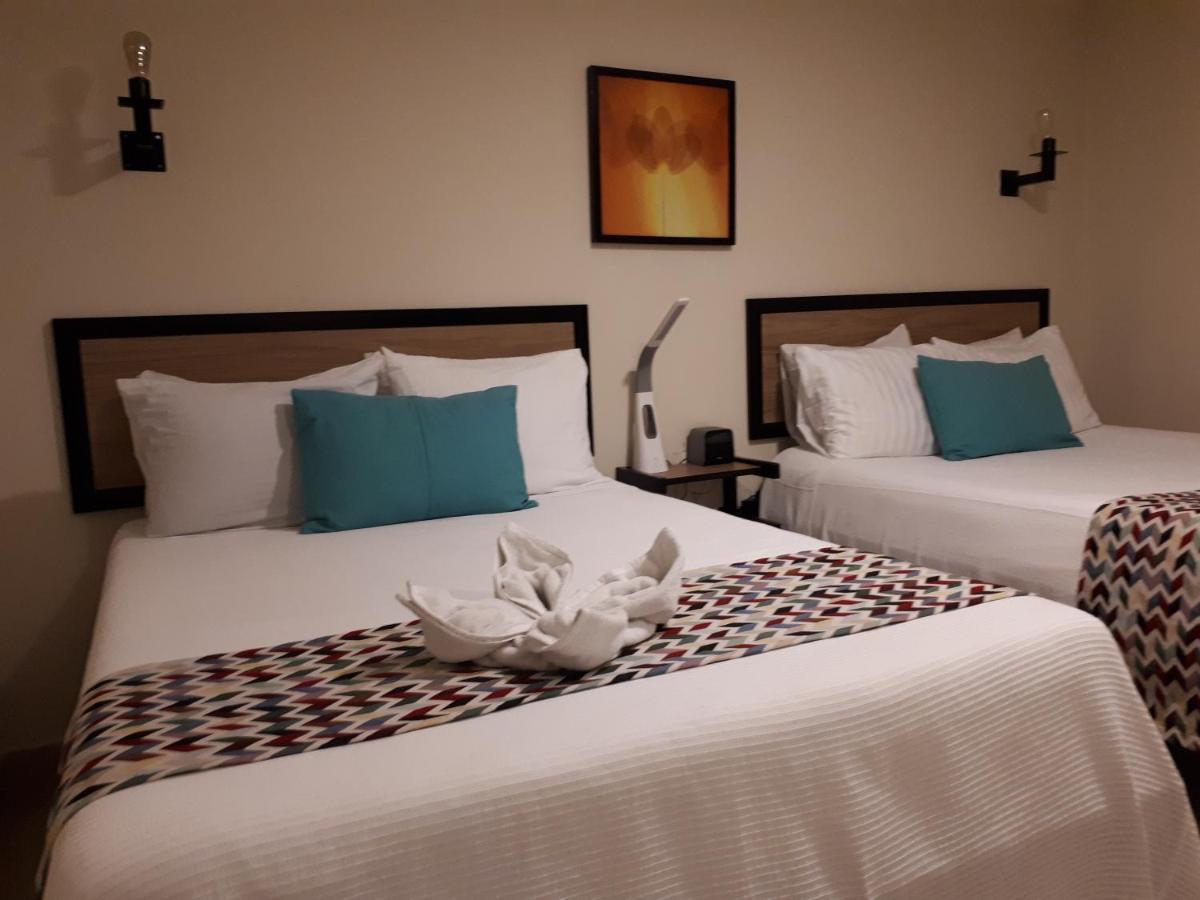Brisas 10 Beachside Suites Канкун Екстер'єр фото