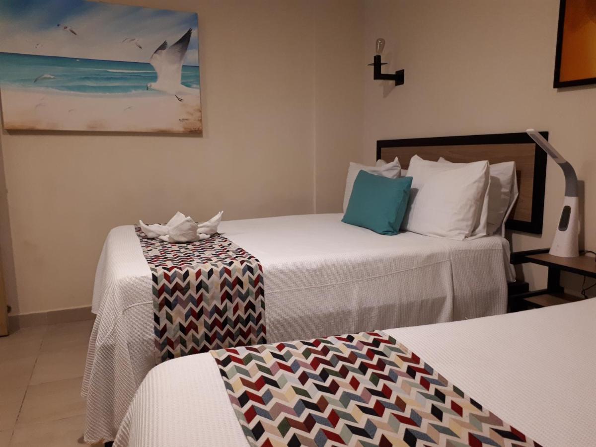 Brisas 10 Beachside Suites Канкун Екстер'єр фото